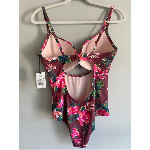 Shade and shore swimsuit - size 34DD - Picture 3 of 5